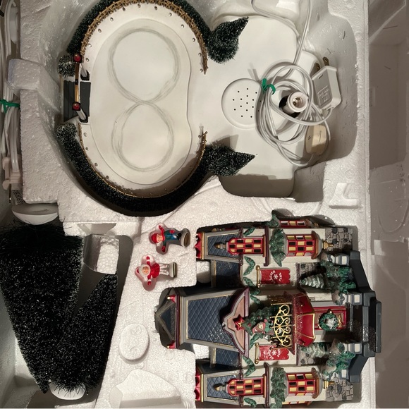 Department 56 Glacier Park Pavilion North Pole Christmas Village Limited Edition - Picture 9 of 14